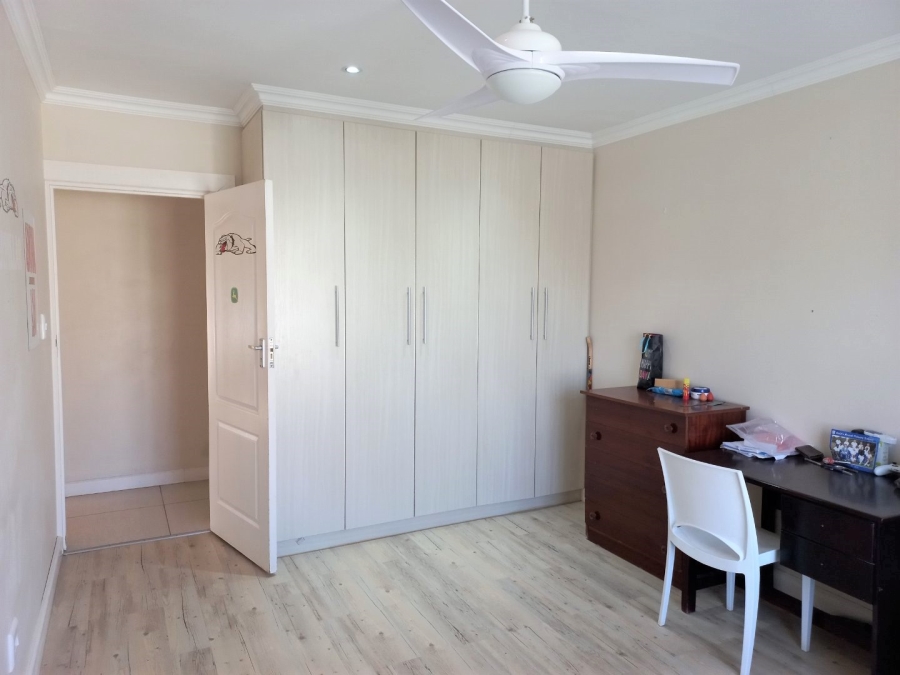 To Let 4 Bedroom Property for Rent in Kidds Beach Eastern Cape